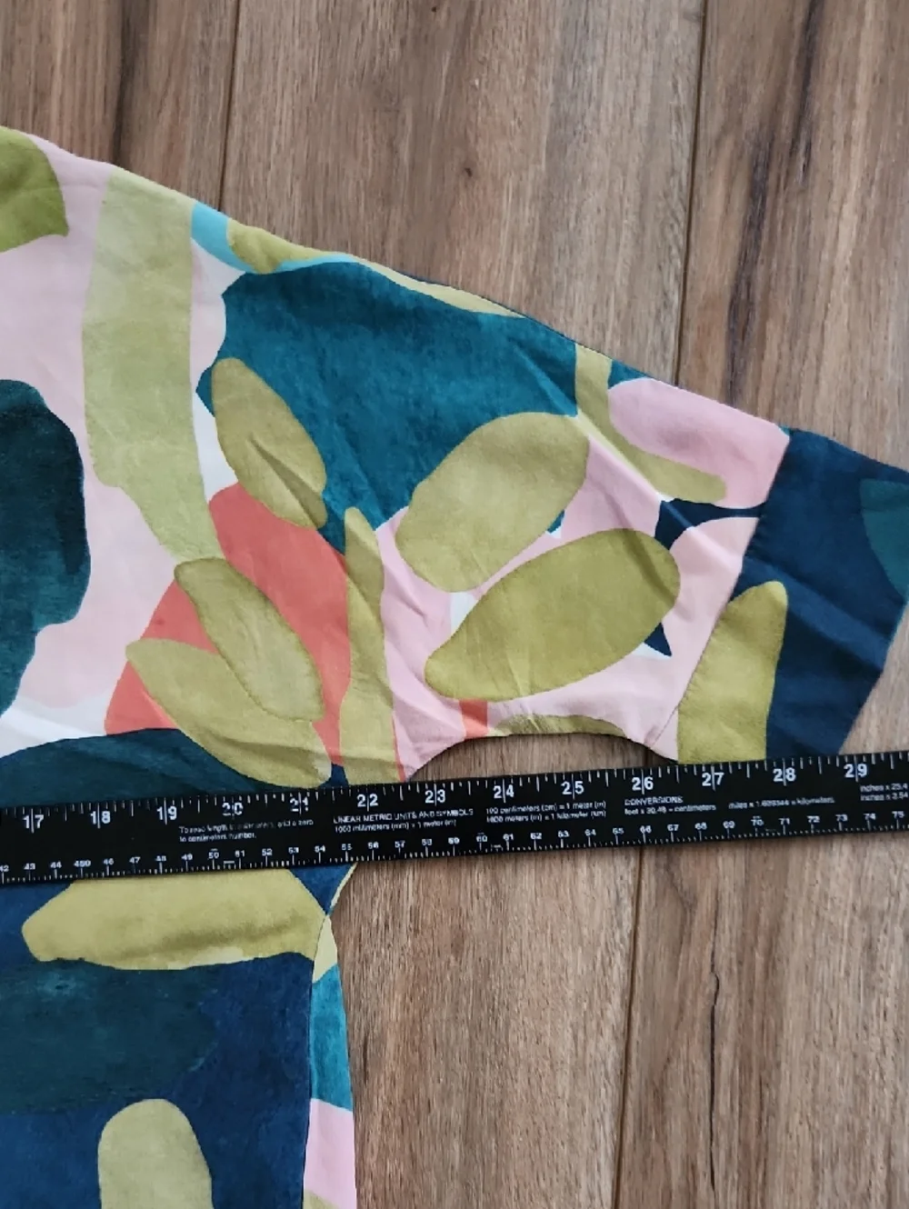 Variety Hour SILK Abstract Floral Boxy Crop Blue & Green Blouse Women's Size XS - Picture 4 of 7